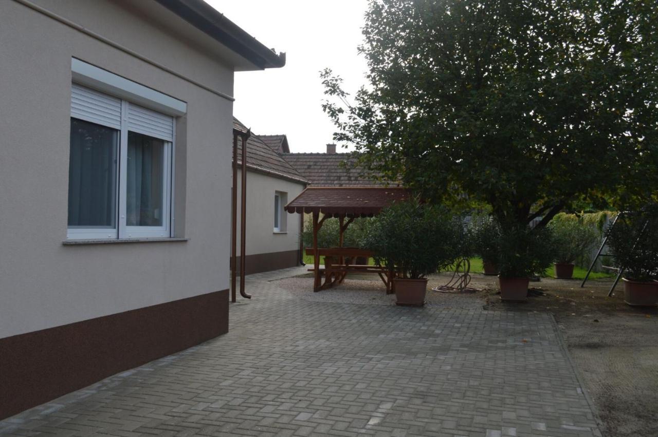 Apartamento Bettina Vendégház Kiskoros Exterior foto